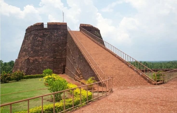 Historic Bekal Fort overlooking the Arabian Sea on a Bekal beach holiday
