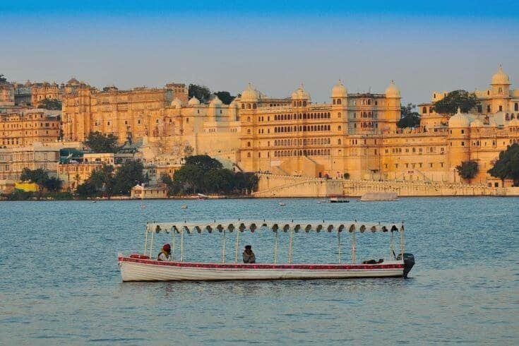 Scenic views of Lake Pichola and the floating Lake Palace in Udaipur